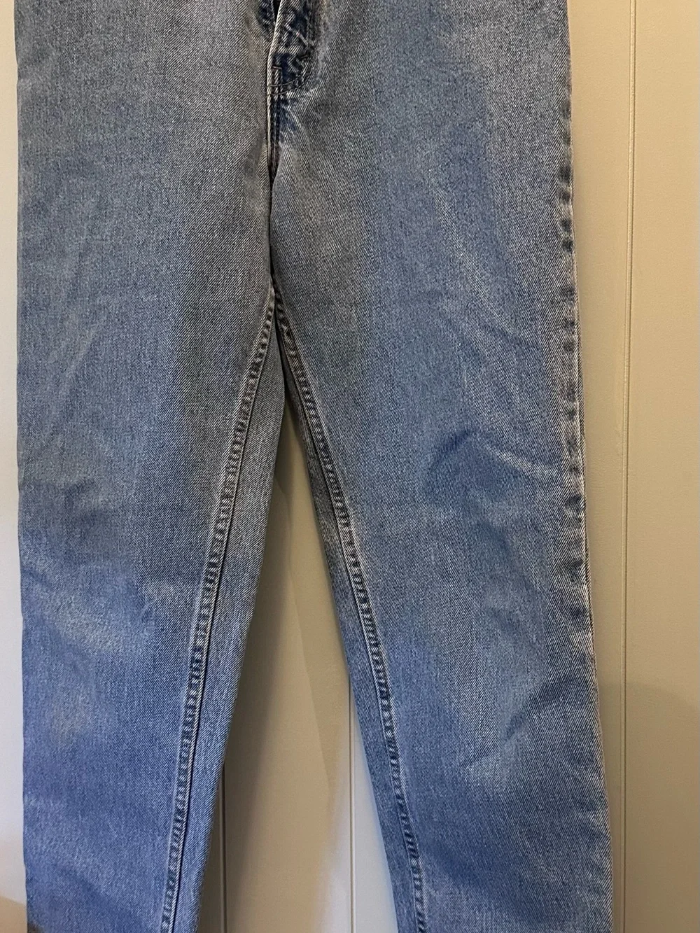 Levi's 550 Relaxed Fit Tapered Leg Jeans - Light Blue Denim
